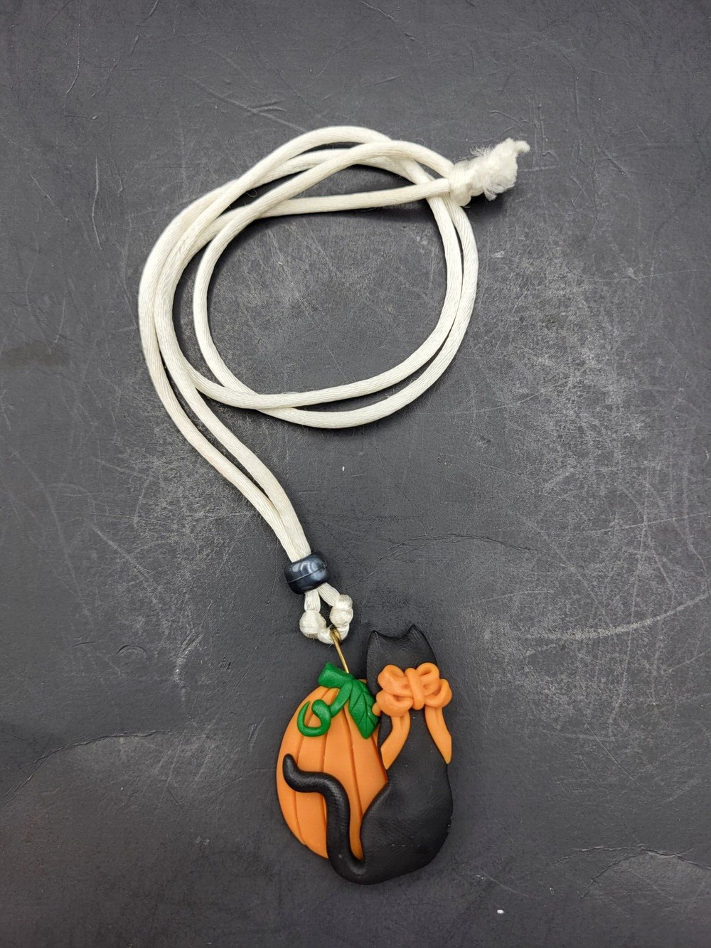 Vintage 90s Handcrafted Pumpkin with Black Cat Necklace 2" Pendant 24" String YK